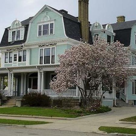 Christmas House Bed & Breakfast Racine Ruang foto