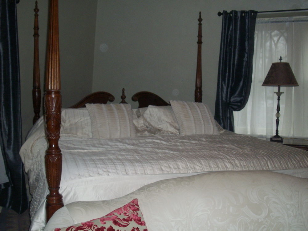 Christmas House Bed & Breakfast Racine Bagian luar foto