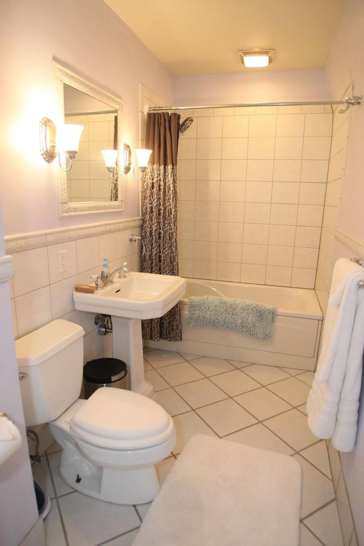 Christmas House Bed & Breakfast Racine Bagian luar foto
