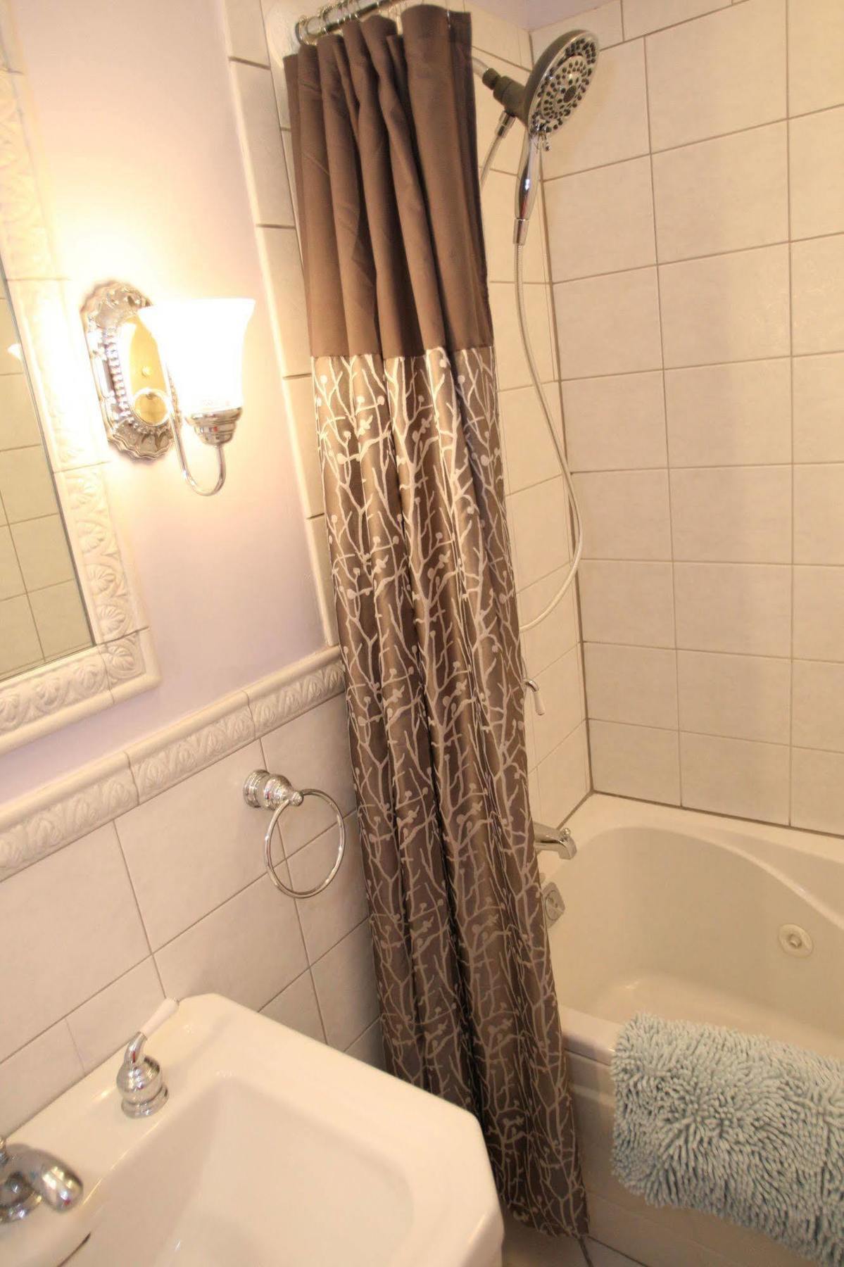 Christmas House Bed & Breakfast Racine Bagian luar foto