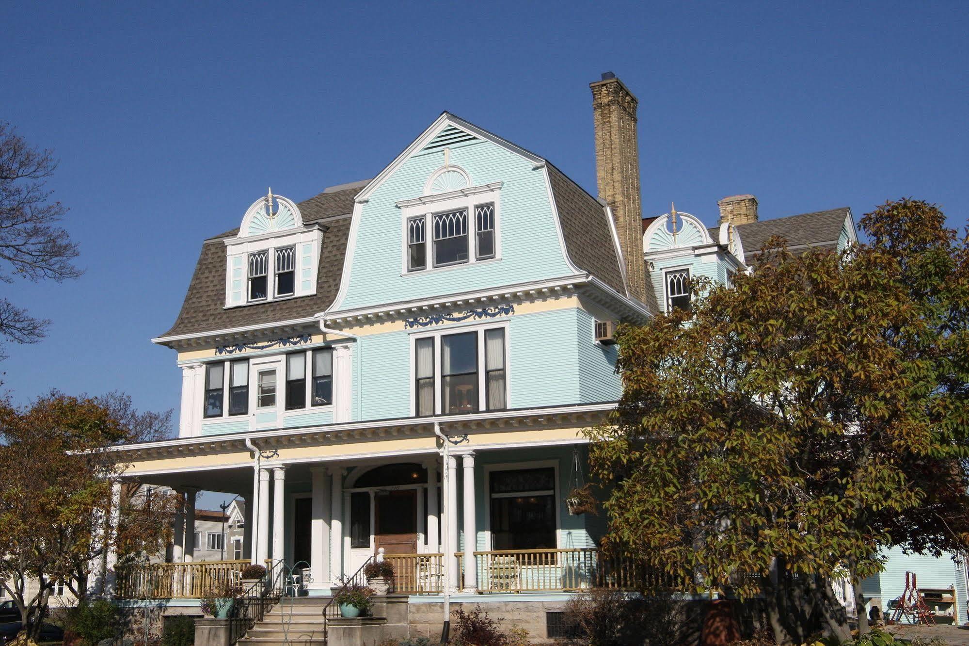 Christmas House Bed & Breakfast Racine Bagian luar foto