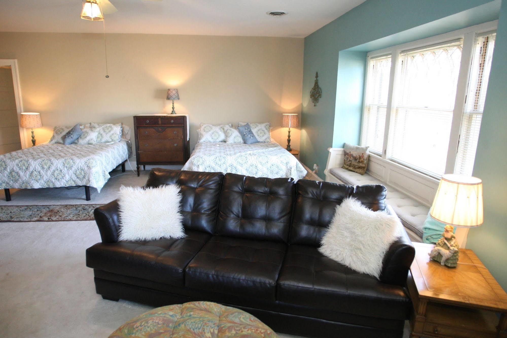 Christmas House Bed & Breakfast Racine Bagian luar foto