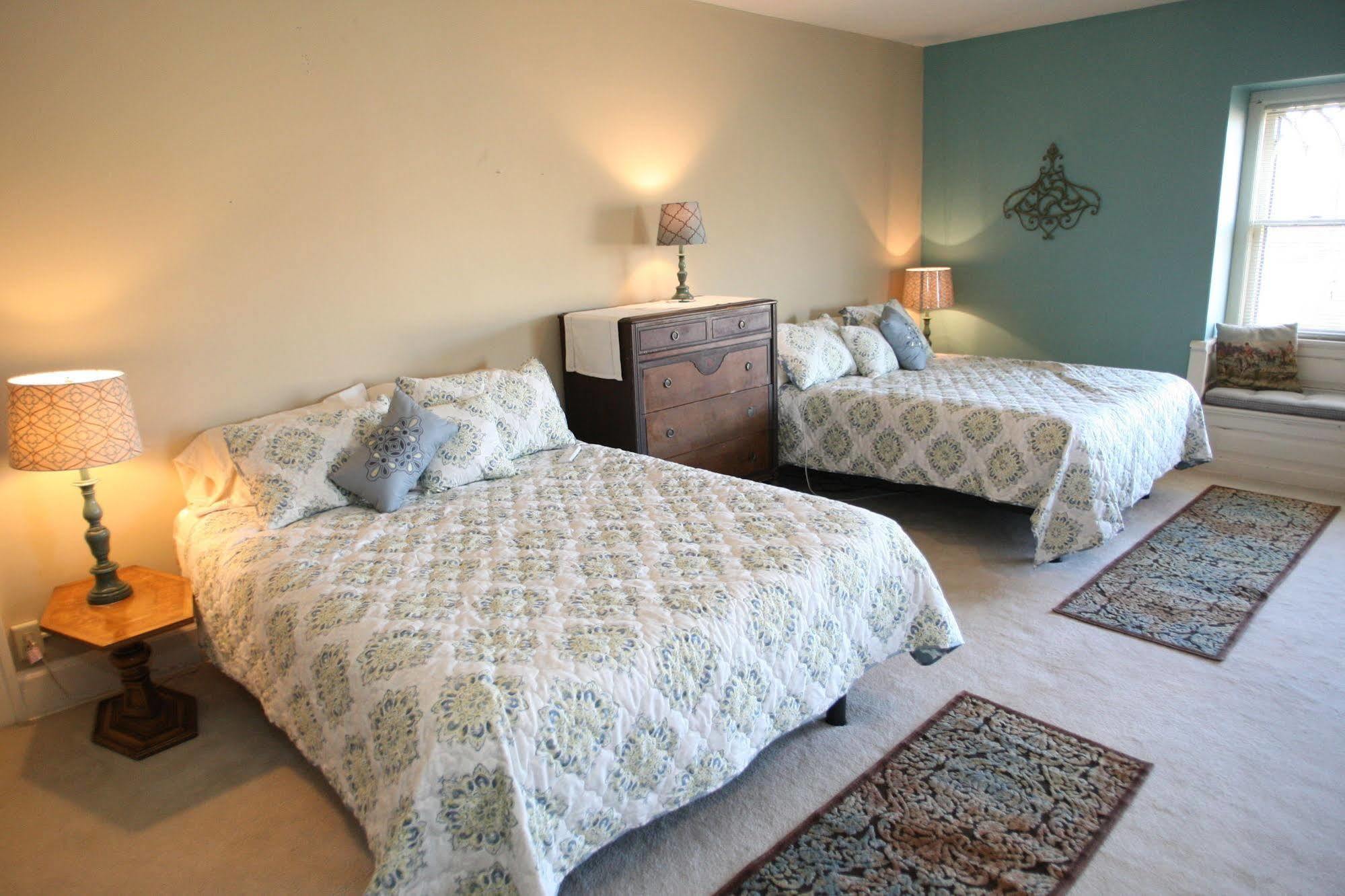 Christmas House Bed & Breakfast Racine Bagian luar foto