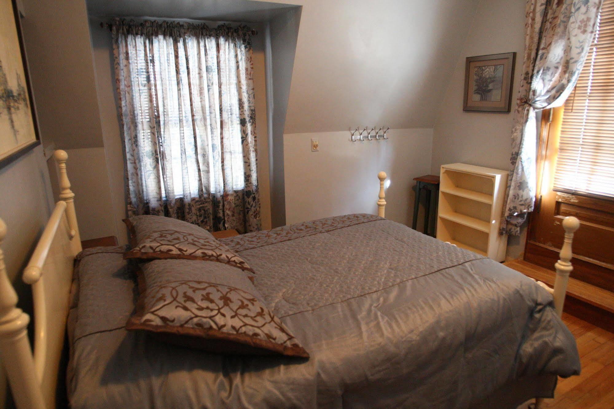 Christmas House Bed & Breakfast Racine Bagian luar foto
