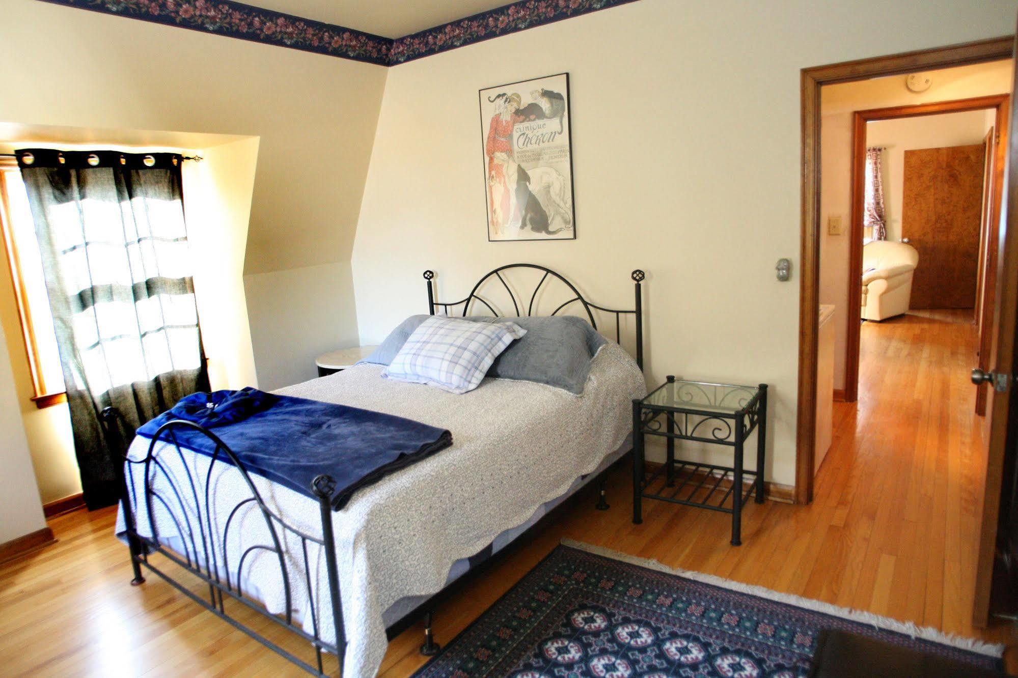 Christmas House Bed & Breakfast Racine Bagian luar foto