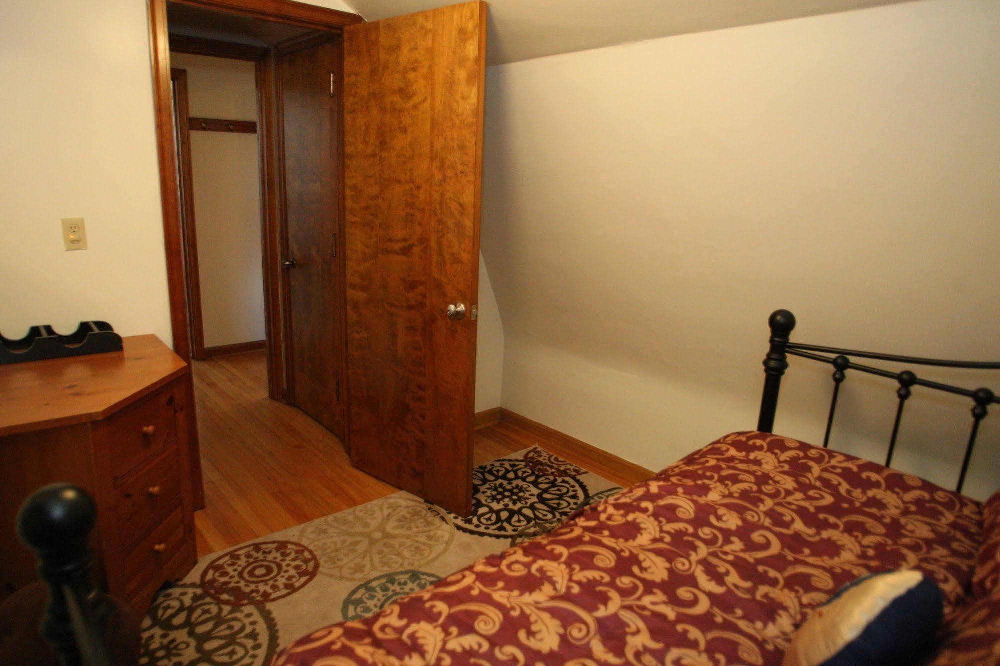 Christmas House Bed & Breakfast Racine Bagian luar foto