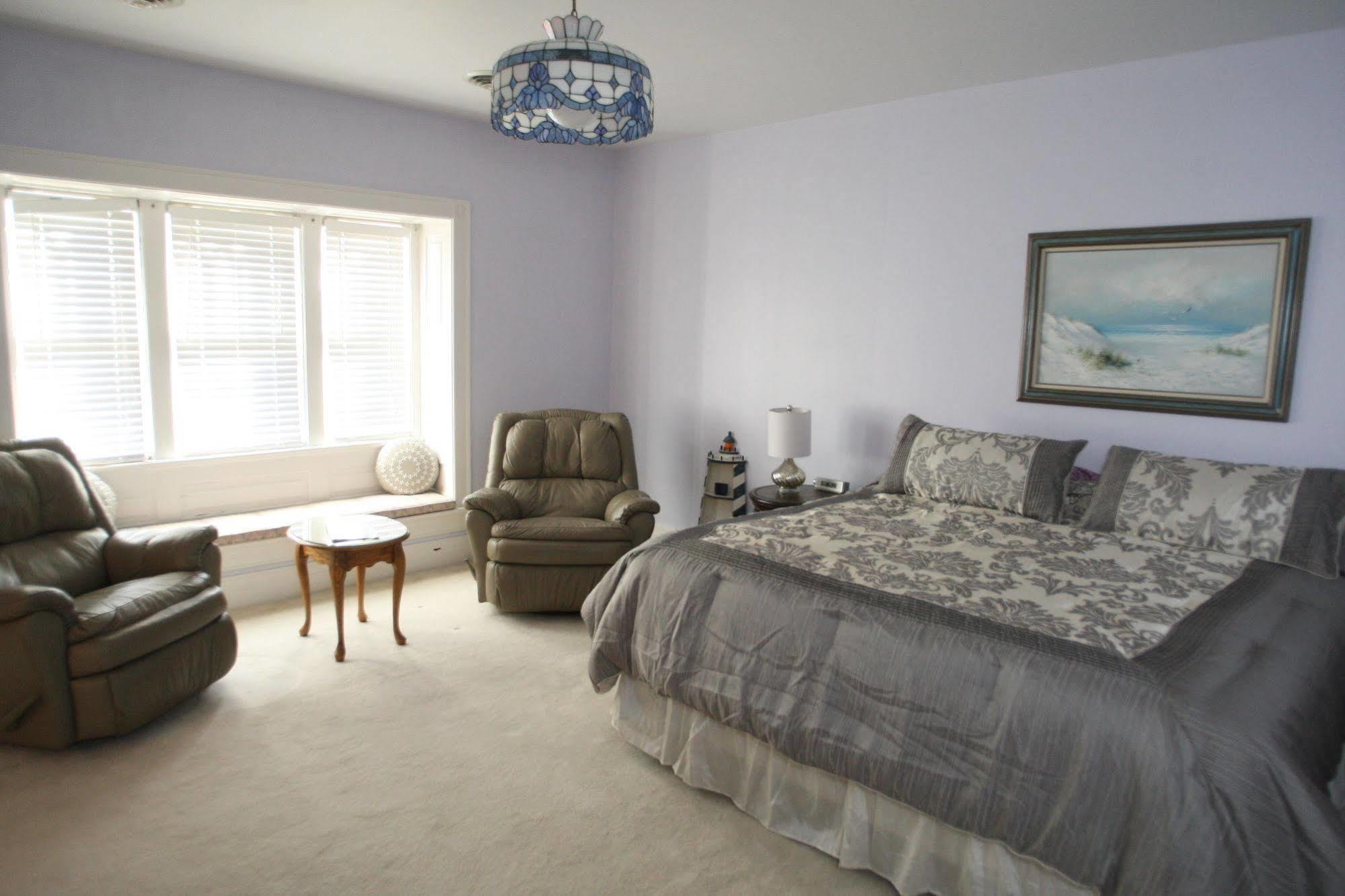 Christmas House Bed & Breakfast Racine Bagian luar foto