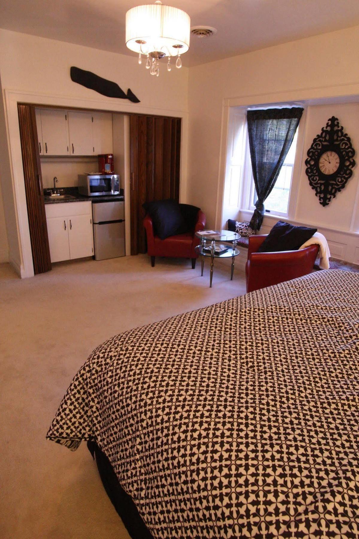 Christmas House Bed & Breakfast Racine Bagian luar foto